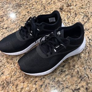 Brand new Reebok Flashfilm size 8